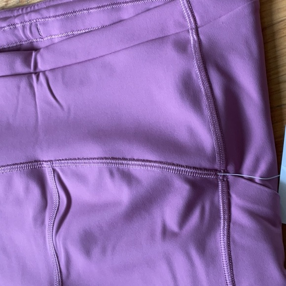 New NWT Lululemon leggings beautiful rose 🌹 color - Picture 4 of 7